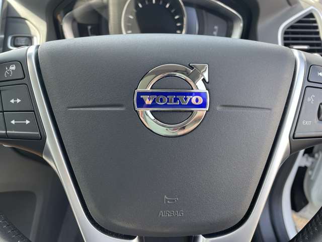 ボルボ ＸＣ６０ Ｔ５ ＡＷＤ クラシック ４ＷＤ H28年 (東北) 99