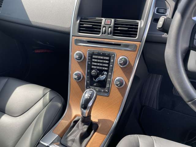 ボルボ ＸＣ６０ Ｔ５ ＡＷＤ クラシック ４ＷＤ H28年 (東北) 99