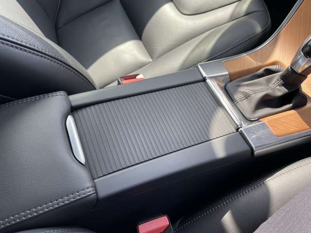 ボルボ ＸＣ６０ Ｔ５ ＡＷＤ クラシック ４ＷＤ H28年 (東北) 99