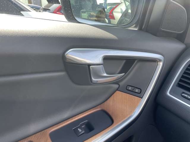 ボルボ ＸＣ６０ Ｔ５ ＡＷＤ クラシック ４ＷＤ H28年 (東北) 99