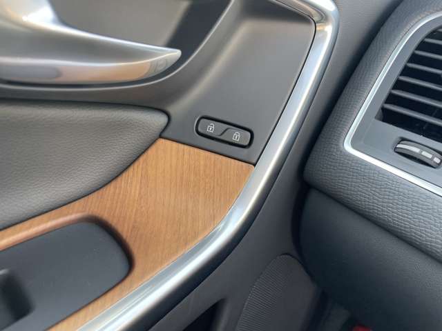 ボルボ ＸＣ６０ Ｔ５ ＡＷＤ クラシック ４ＷＤ H28年 (東北) 99