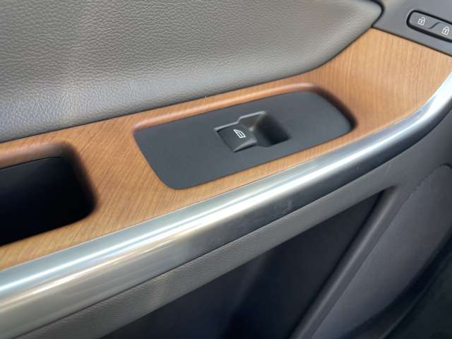 ボルボ ＸＣ６０ Ｔ５ ＡＷＤ クラシック ４ＷＤ H28年 (東北) 99