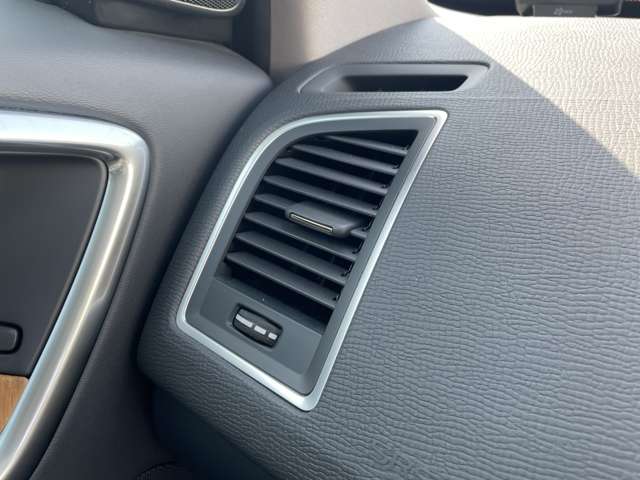 ボルボ ＸＣ６０ Ｔ５ ＡＷＤ クラシック ４ＷＤ H28年 (東北) 99