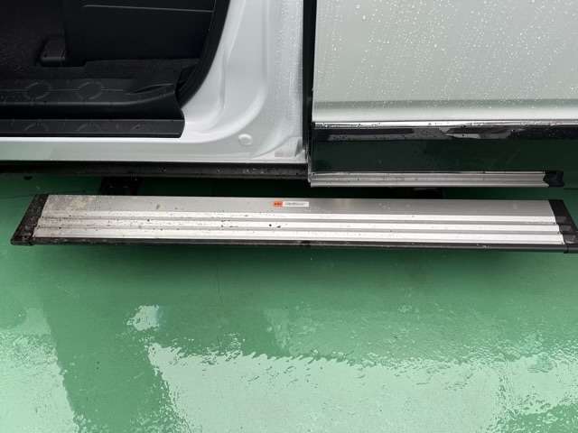 三菱 デリカ　Ｄ：５ ２．２ シャモニー 電動サイドステップ装着車 ディーゼルターボ ４ＷＤ R5年 (東海) 99