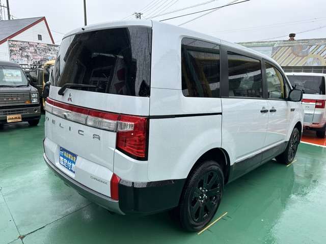 三菱 デリカ　Ｄ：５ ２．２ シャモニー 電動サイドステップ装着車 ディーゼルターボ ４ＷＤ R5年 (東海) 99