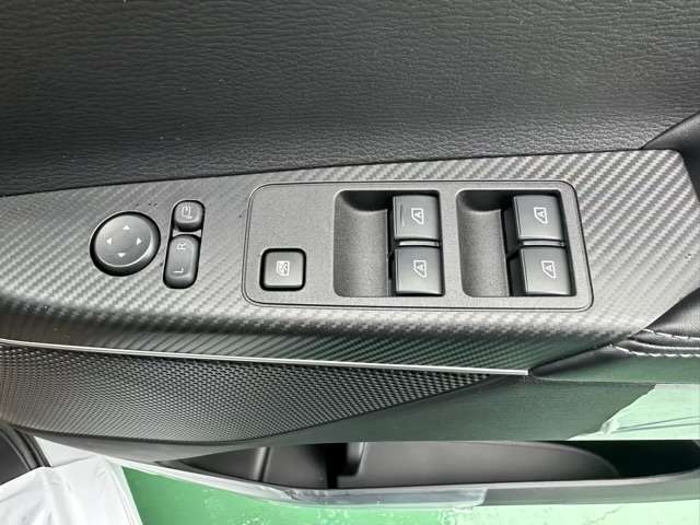 三菱 デリカ　Ｄ：５ ２．２ シャモニー 電動サイドステップ装着車 ディーゼルターボ ４ＷＤ R5年 (東海) 99