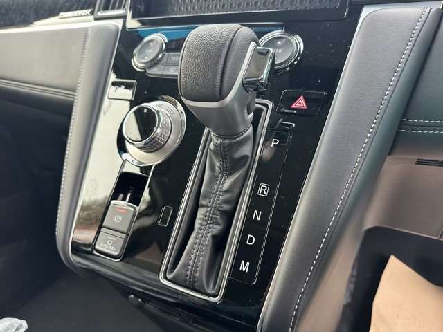 三菱 デリカ　Ｄ：５ ２．２ シャモニー 電動サイドステップ装着車 ディーゼルターボ ４ＷＤ R5年 (東海) 99