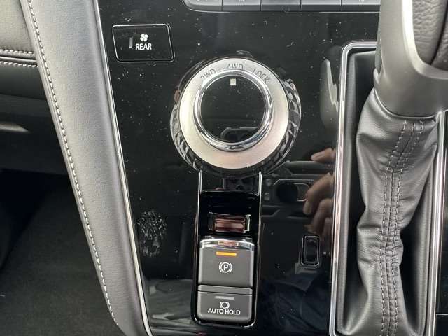 三菱 デリカ　Ｄ：５ ２．２ シャモニー 電動サイドステップ装着車 ディーゼルターボ ４ＷＤ R5年 (東海) 99