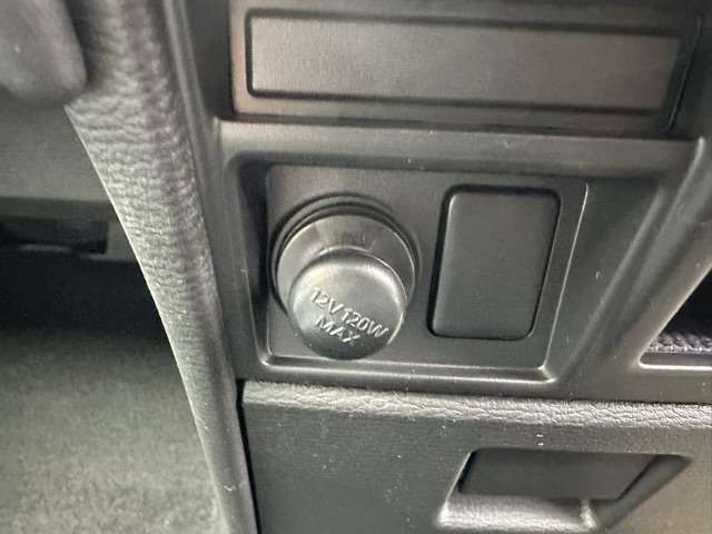 三菱 デリカ　Ｄ：５ ２．２ シャモニー 電動サイドステップ装着車 ディーゼルターボ ４ＷＤ R5年 (東海) 99