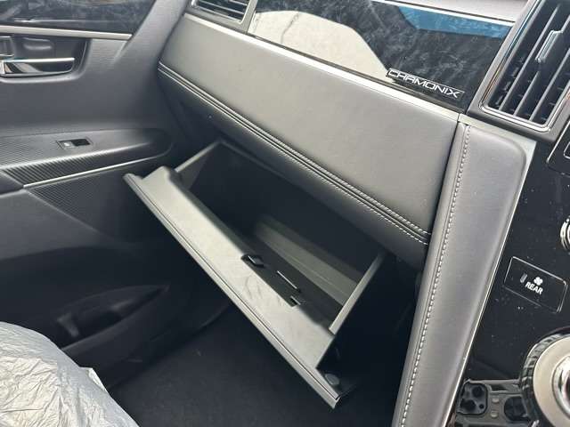 三菱 デリカ　Ｄ：５ ２．２ シャモニー 電動サイドステップ装着車 ディーゼルターボ ４ＷＤ R5年 (東海) 99