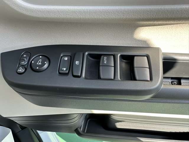 ホンダ Ｎ　ＢＯＸ ６６０ R5年 (東海) 99