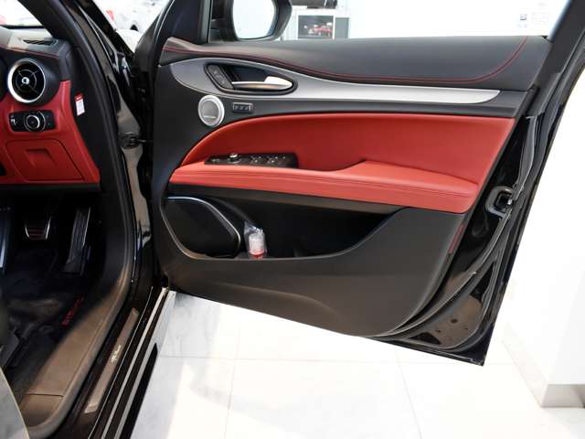 アルファロメオ ステルヴィオ ２．０ ターボ Ｑ４ ヴェローチェ ４ＷＤ R4年 (関東) 99