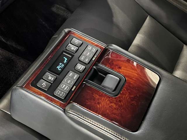 トヨタ クラウンマジェスタ　ハイブリッド ３．５ Ｆバージョン H27年 (関東) 99