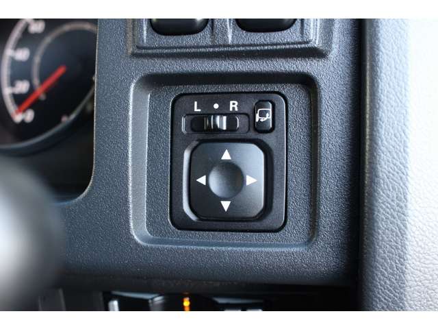 三菱 デリカ　Ｄ：５ ２．２ Ｄ パワーパッケージ ディーゼルターボ ４ＷＤ H25年 (関東) 99