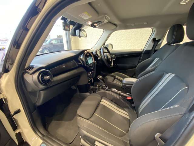 ミニ ミニ クーパーＳＤ ５ドア R1年 (九州・沖縄) 99