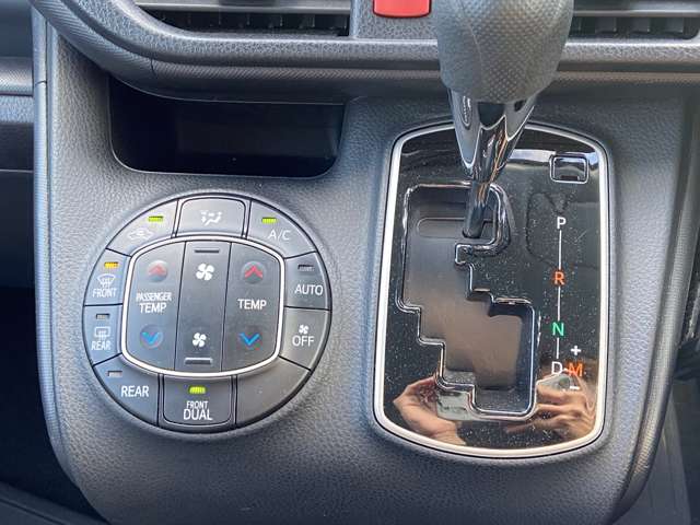 トヨタ ヴォクシー ２．０ Ｘ R2年 (九州・沖縄) 99