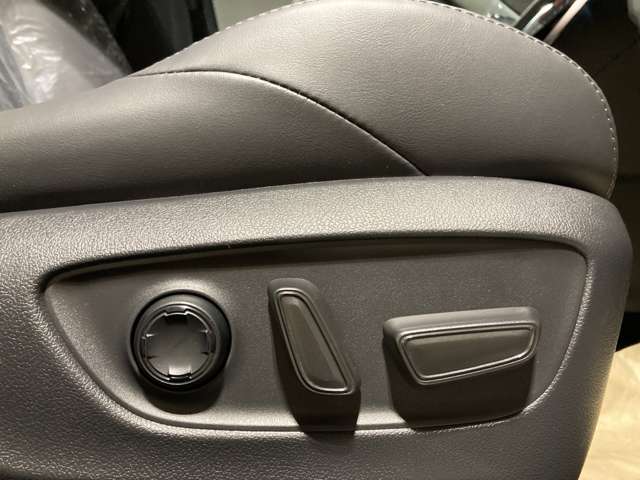 トヨタ ハリアー　ハイブリッド ２．５ ハイブリッド Ｅ－ＦＯＵＲ Ｚ レザーパッケージ ４ＷＤ R6年 (東北) 99