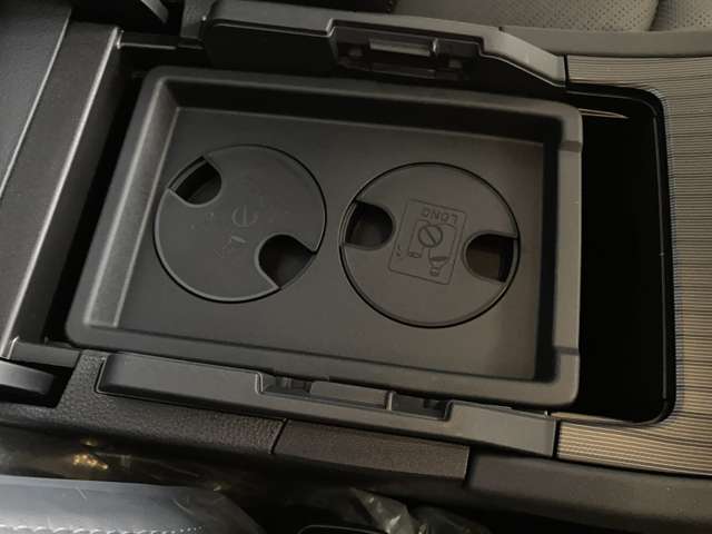 トヨタ ハリアー　ハイブリッド ２．５ ハイブリッド Ｅ－ＦＯＵＲ Ｚ レザーパッケージ ４ＷＤ R6年 (東北) 99