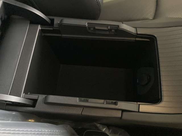 トヨタ ハリアー　ハイブリッド ２．５ ハイブリッド Ｅ－ＦＯＵＲ Ｚ レザーパッケージ ４ＷＤ R6年 (東北) 99