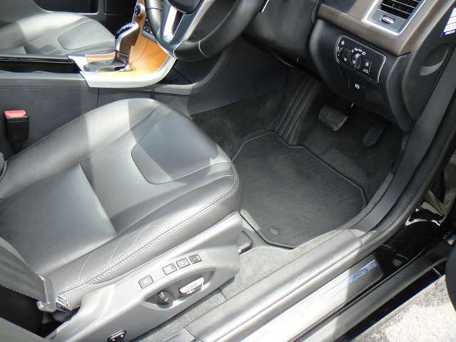 ボルボ ＸＣ６０ Ｄ４　クラシック H28年 (東北) 99