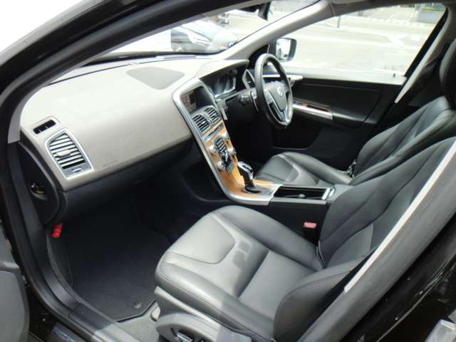 ボルボ ＸＣ６０ Ｄ４　クラシック H28年 (東北) 99