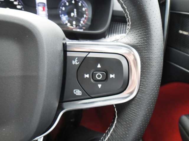 ボルボ ＸＣ４０ Ｔ４ ＡＷＤ Ｒデザイン ４ＷＤ R2年 (東北) 99