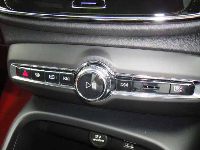 ボルボ ＸＣ４０ Ｔ４ ＡＷＤ Ｒデザイン ４ＷＤ R2年 (東北) 99