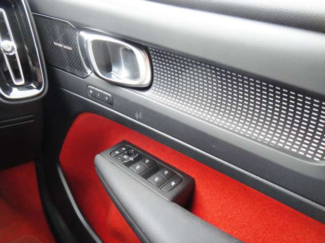 ボルボ ＸＣ４０ Ｔ４ ＡＷＤ Ｒデザイン ４ＷＤ R2年 (東北) 99