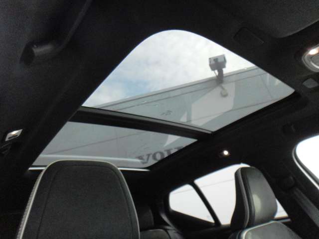 ボルボ ＸＣ４０ Ｔ４ ＡＷＤ Ｒデザイン ４ＷＤ R2年 (東北) 99