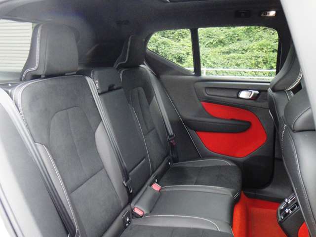 ボルボ ＸＣ４０ Ｔ４ ＡＷＤ Ｒデザイン ４ＷＤ R2年 (東北) 99