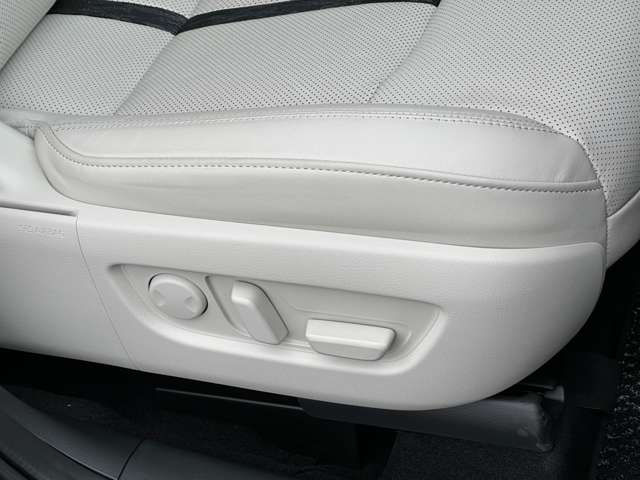 マツダ ＣＸ−６０ ３．３ ＸＤハイブリッド プレミアム モダン ディーゼルターボ ４ＷＤ R4年 (近畿) 99