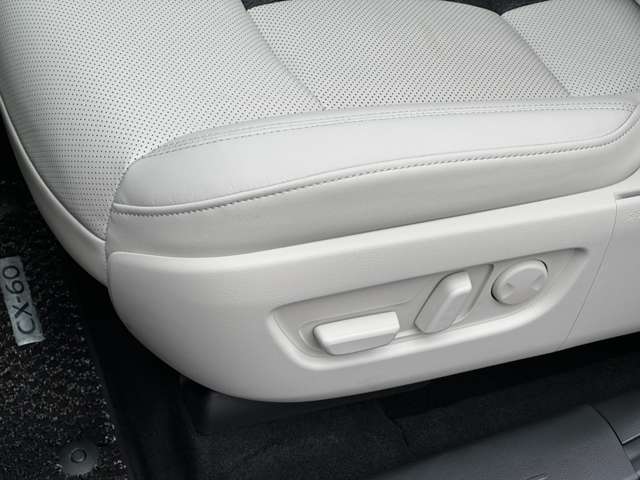 マツダ ＣＸ−６０ ３．３ ＸＤハイブリッド プレミアム モダン ディーゼルターボ ４ＷＤ R4年 (近畿) 99