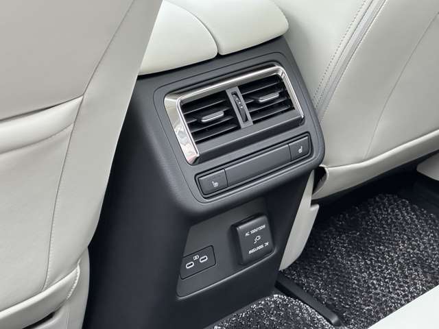 マツダ ＣＸ−６０ ３．３ ＸＤハイブリッド プレミアム モダン ディーゼルターボ ４ＷＤ R4年 (近畿) 99