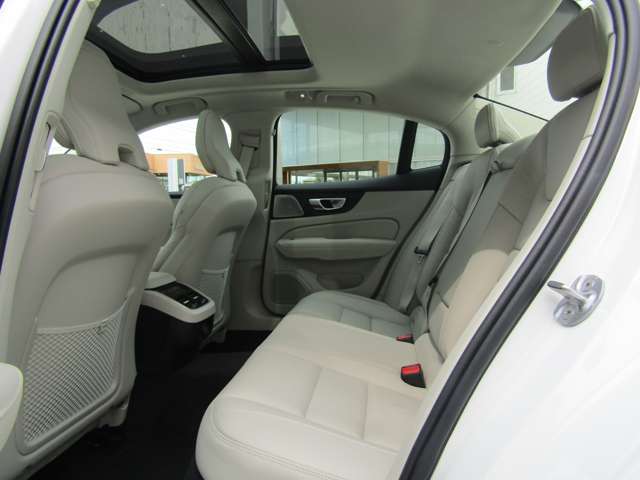 ボルボ Ｓ６０ アルティメット　Ｂ４ R5年 (関東) 99