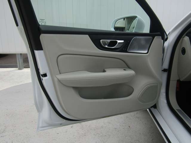 ボルボ Ｓ６０ アルティメット　Ｂ４ R5年 (関東) 99