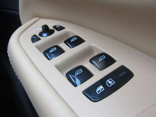 ボルボ ＸＣ９０ リチャージ アルティメット Ｔ８ ＡＷＤ プラグイン ハイブリッド ４ＷＤ R4年 (関東) 99