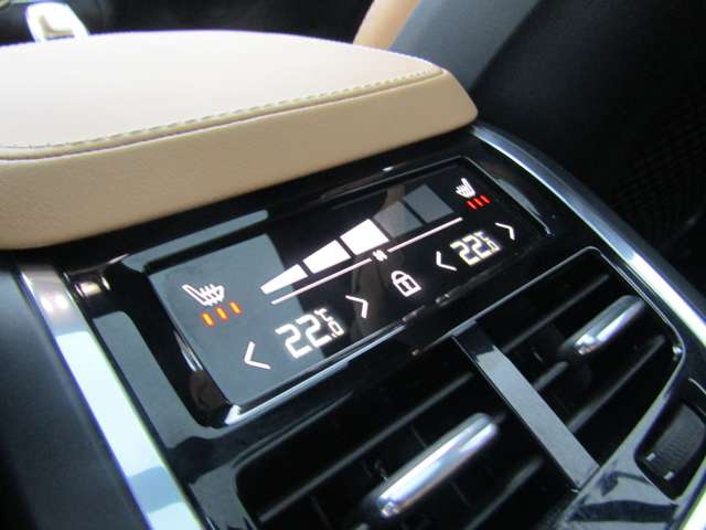 ボルボ ＸＣ９０ リチャージ アルティメット Ｔ８ ＡＷＤ プラグイン ハイブリッド ４ＷＤ R4年 (関東) 99