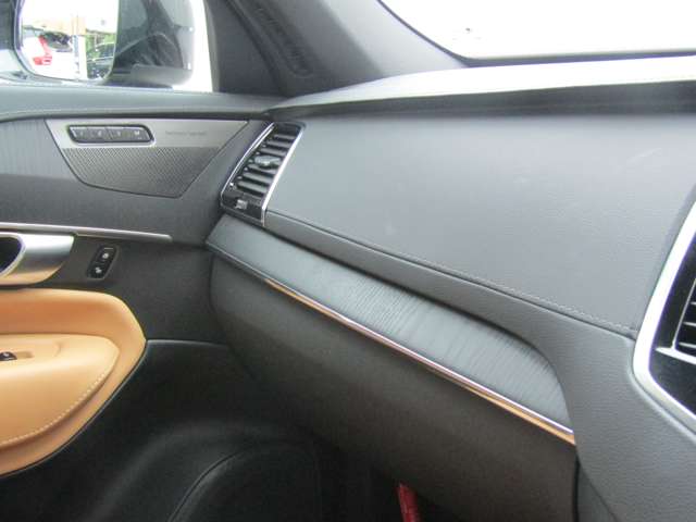 ボルボ ＸＣ９０ リチャージ アルティメット Ｔ８ ＡＷＤ プラグイン ハイブリッド ４ＷＤ R4年 (関東) 99