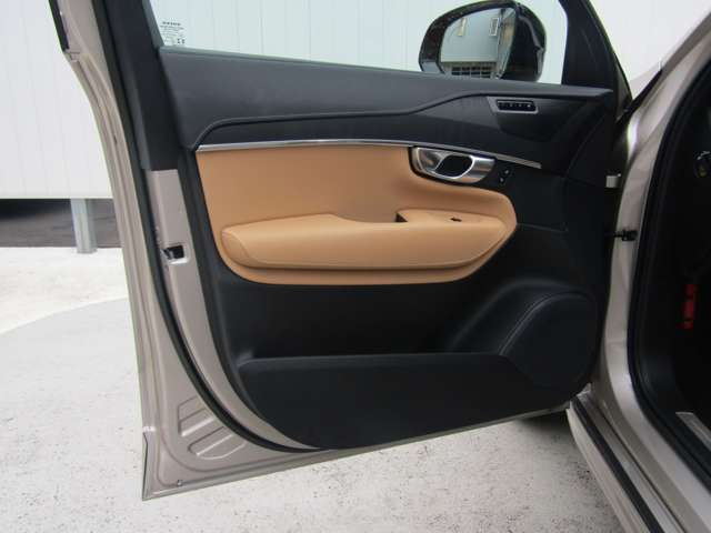 ボルボ ＸＣ９０ リチャージ アルティメット Ｔ８ ＡＷＤ プラグイン ハイブリッド ４ＷＤ R4年 (関東) 99