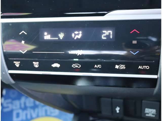 ホンダ フィット　ハイブリッド １．５ ハイブリッド Ｆ H29年 (関東) 99