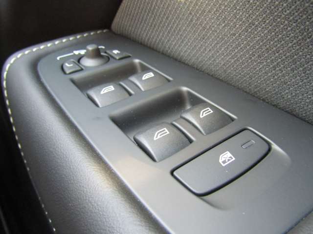 ボルボ ＸＣ６０ Ｂ６ ＡＷＤ Ｒデザイン ４ＷＤ R3年 (関東) 99