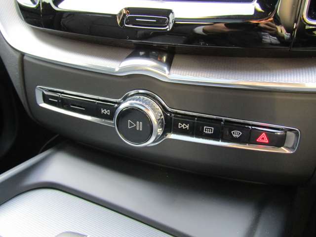 ボルボ ＸＣ６０ Ｂ６ ＡＷＤ Ｒデザイン ４ＷＤ R3年 (関東) 99