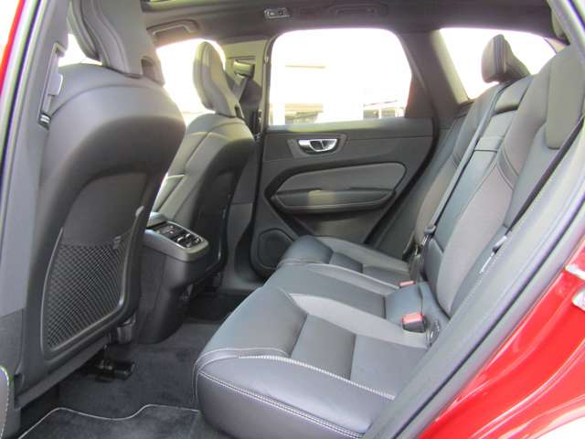 ボルボ ＸＣ６０ Ｂ６ ＡＷＤ Ｒデザイン ４ＷＤ R3年 (関東) 99