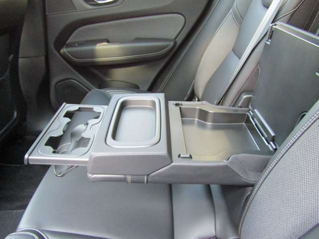 ボルボ ＸＣ６０ Ｂ６ ＡＷＤ Ｒデザイン ４ＷＤ R3年 (関東) 99