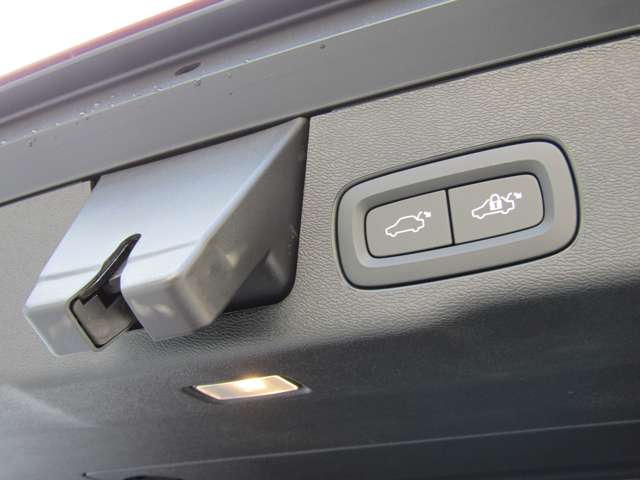 ボルボ ＸＣ６０ Ｂ６ ＡＷＤ Ｒデザイン ４ＷＤ R3年 (関東) 99