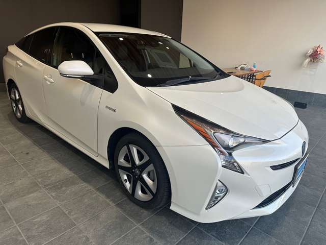 トヨタ プリウス １．８ Ｓ ツーリングセレクション H29年 (近畿) 99