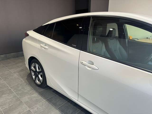 トヨタ プリウス １．８ Ｓ ツーリングセレクション H29年 (近畿) 99