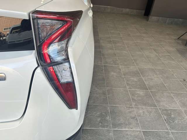 トヨタ プリウス １．８ Ｓ ツーリングセレクション H29年 (近畿) 99