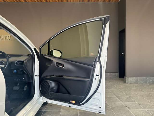 トヨタ プリウス １．８ Ｓ ツーリングセレクション H29年 (近畿) 99