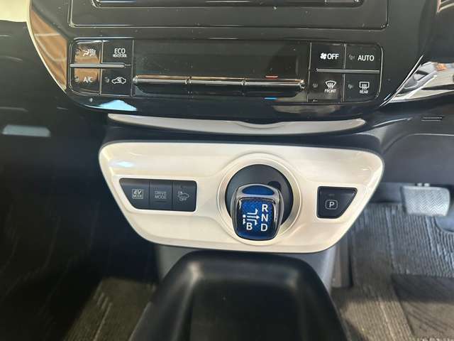 トヨタ プリウス １．８ Ｓ ツーリングセレクション H29年 (近畿) 99